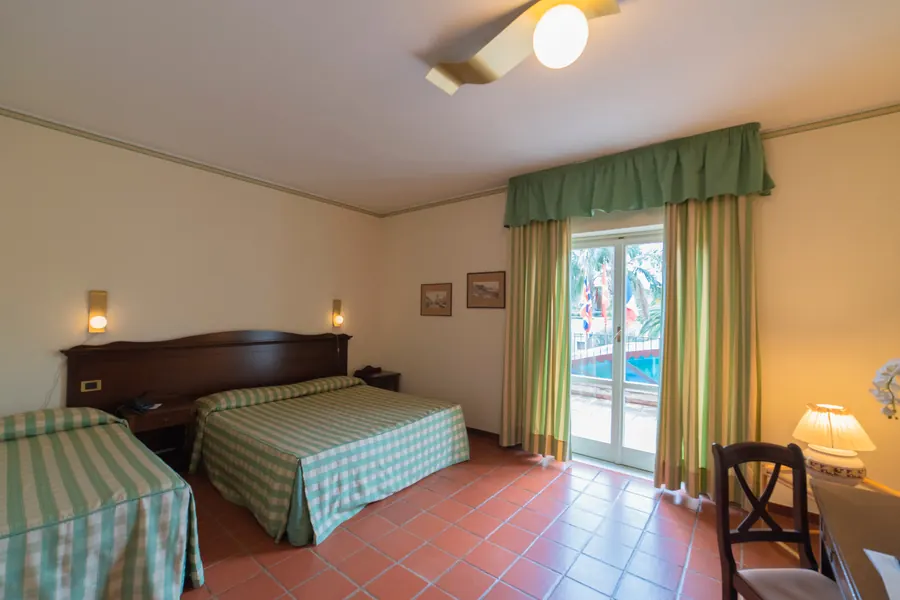 Camera tripla con balcone e tre posti letto